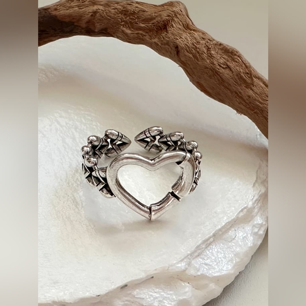 925 Sterling Silver Heart Vintage Band Ring
